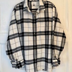 American Eagle Outfitters Black and White Plaid Flannel Shirt